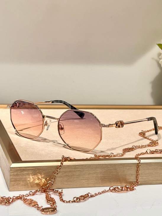 Picture of Valentino Sunglasses _SKUfw66211230fw